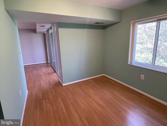 Building Photo - 1529 Northgate Square