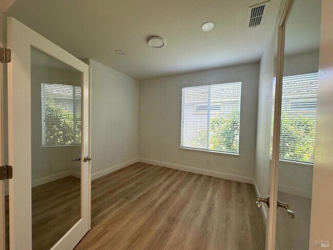 Foto del edificio - 1016 Michelbook Ln