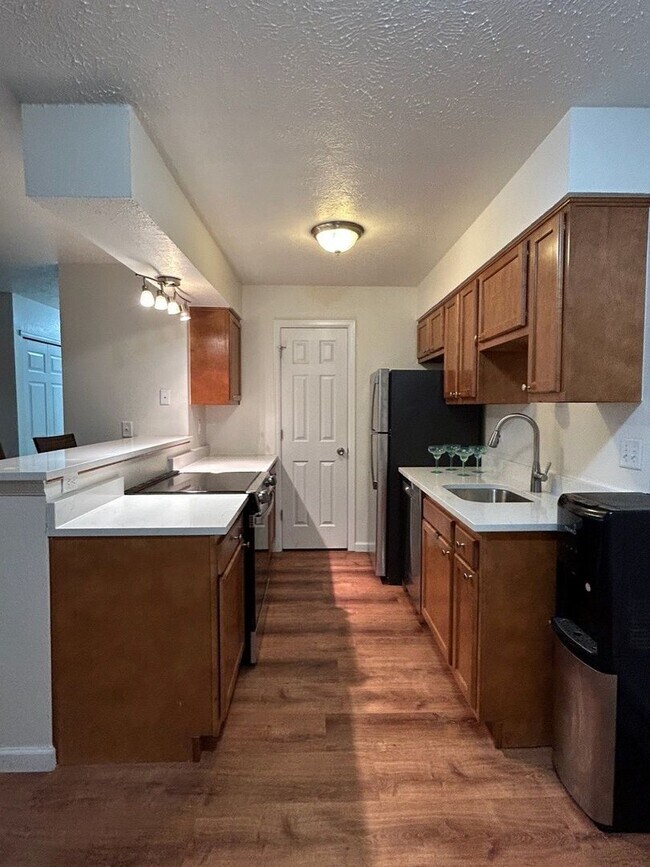 Foto del edificio - NOW PRE LEASING FOR FALL 2026! 2 Bedroom 2...