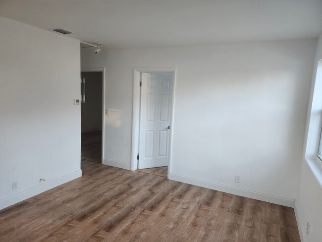 Foto del edificio - 732 NW 5th Ct