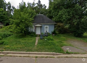 Building Photo - 218 Sabin Ave W
