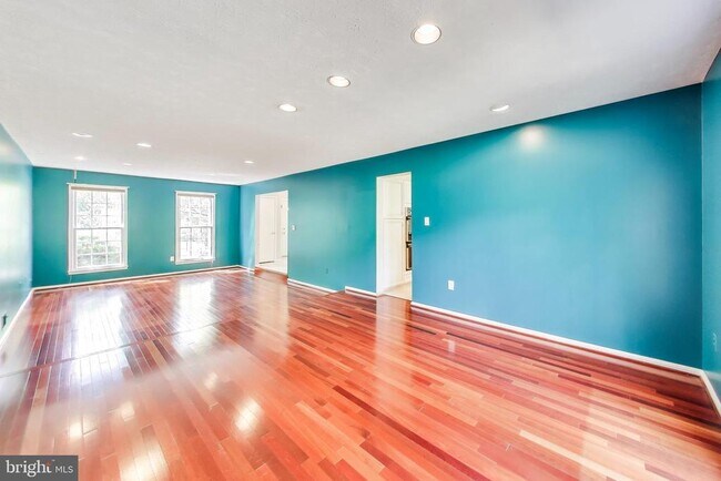 Foto del edificio - 1718 Crestview Dr