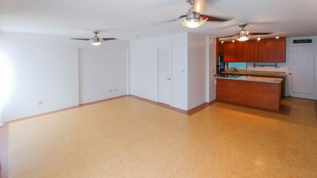 Building Photo - Spacious Studio Unit Located in Makiki @ P...