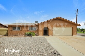 Building Photo - 4702 W Paradise Ln