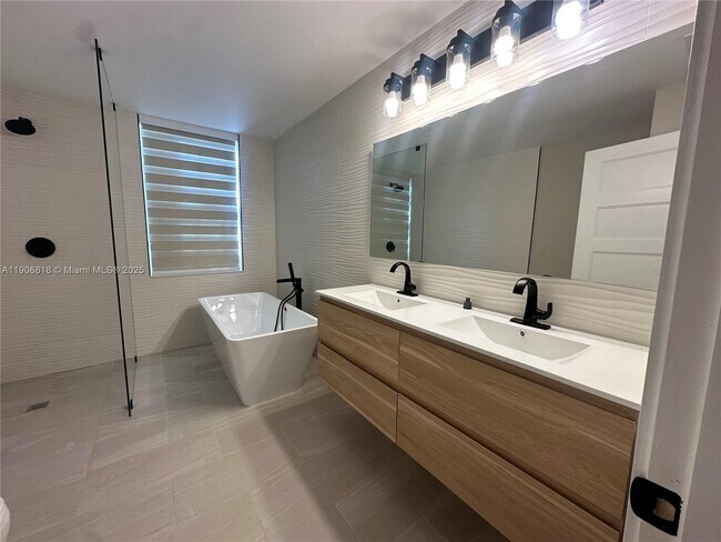 Foto del edificio - 14807 Balgowan Rd