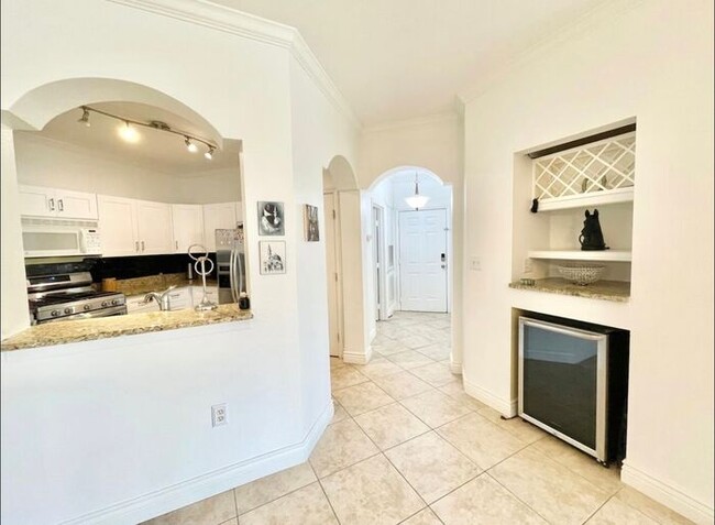 Foto del edificio - Beautiful FURNISHED Condo For Rent in Gran...