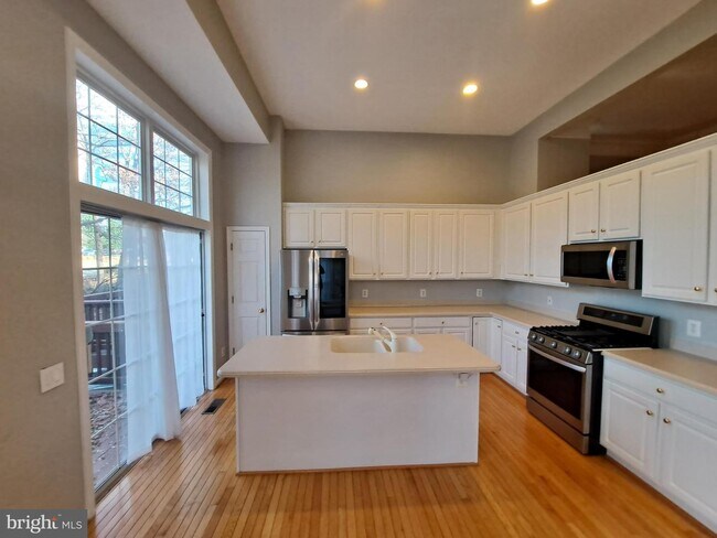 Building Photo - 7738 Heritage Woods Way