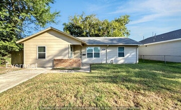 Building Photo - 2929 Sunbeam St