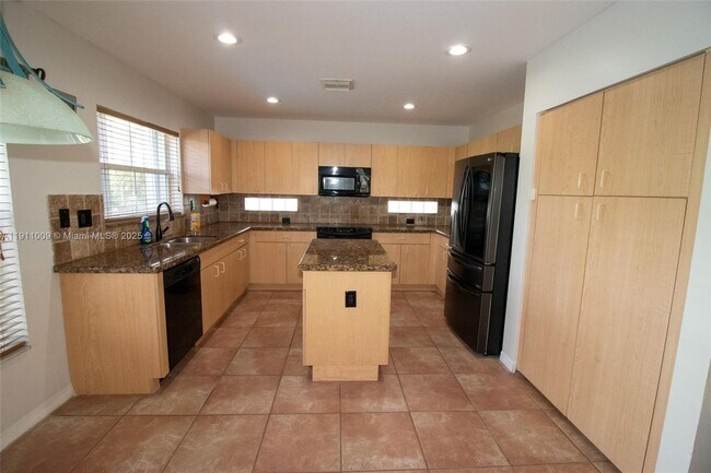 Foto del edificio - 5552 NW 125th Terrace