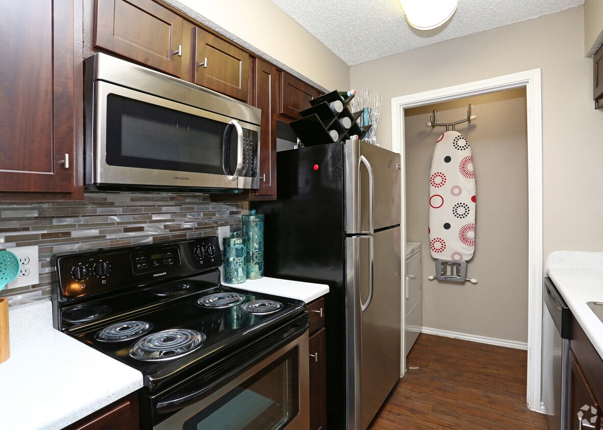 The Manhattan Apartments Dallas Tx 1bd 1ba 662 Sf The Manhattan Apartments