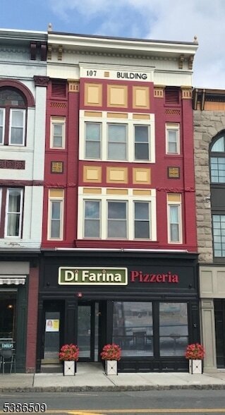 Primary Photo - 107 E Broad St
