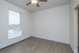 1BR, 1BA - 651SF - Bedroom - Vanne