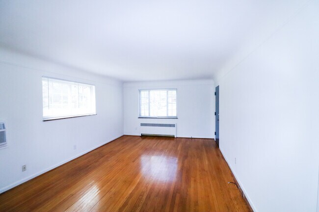 Foto del edificio - 5001 Madison Rd