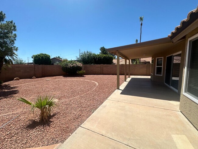 Building Photo - AHWATUKEE/FOOTHILLS SINGLE LEVEL 4 BEDROOM...