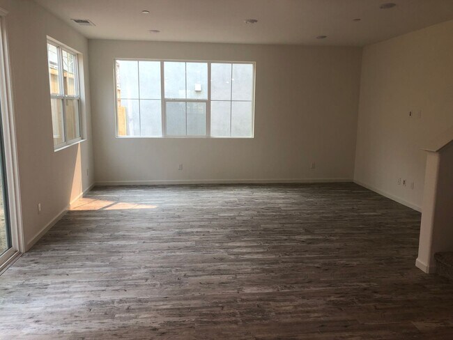 Foto del edificio - BEAUTIFUL HOME IN FOLSOM IN GATED COMMUNITY!!