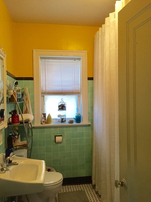 2058 W Foster Ave Unit Apt 1, Chicago, IL 60625 Apartments 2058 W