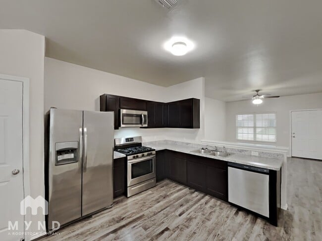 Building Photo - 1004 N Donald Way