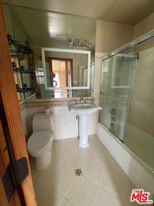Foto del edificio - 8503 Lilienthal Ave