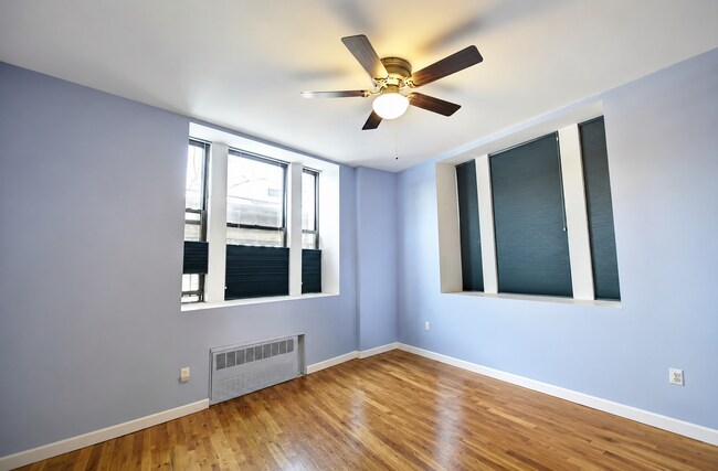 Foto del edificio - 725 Riverside Dr