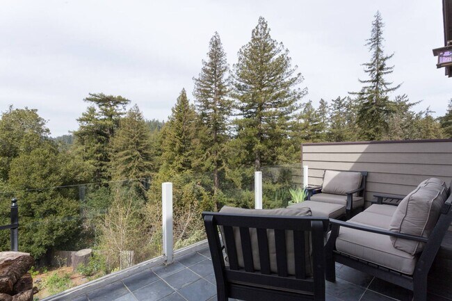 Foto del edificio - Furnished Mountain Oasis in Felton!