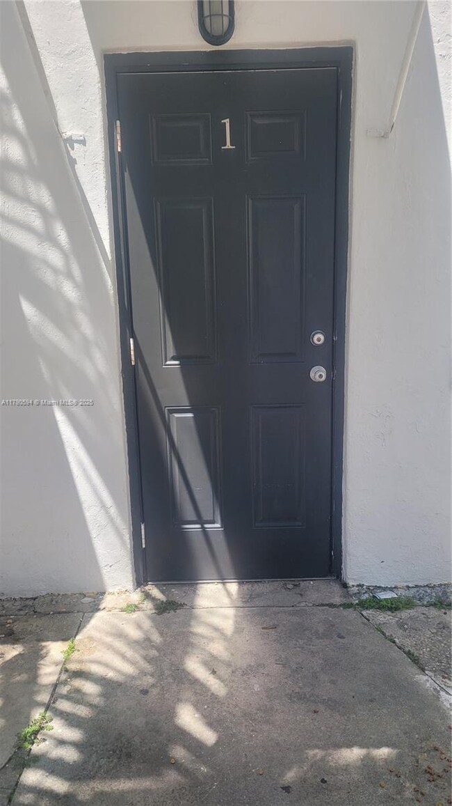 Building Photo - 1321 SW 8th St