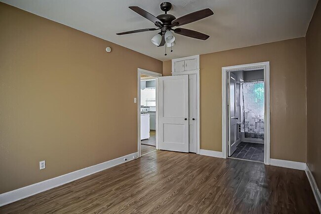 Building Photo - 5216 Bernardo De Galvez Ave