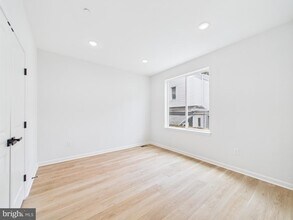 Building Photo - 1326 S Gross St