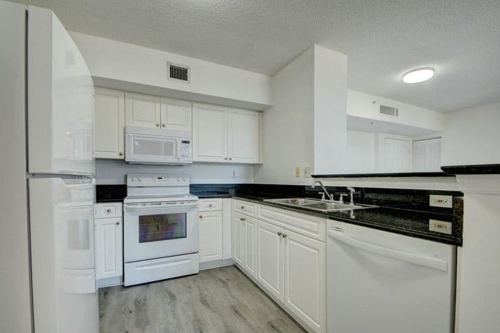 Photo - 651 Okeechobee Blvd (West Palm Beach, FL)
