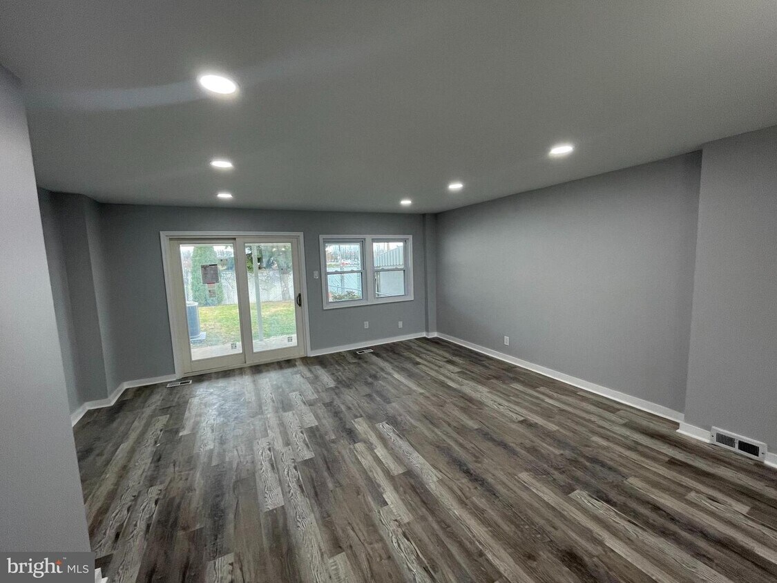 Foto principal - 4245 Whiting Rd