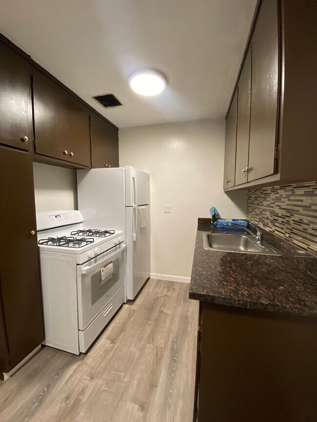 Building Photo - 2315 Parker St