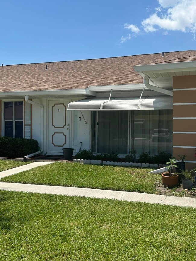 Foto del edificio - 933 Savannas Point Dr