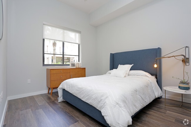 Interior Photo - The Queue