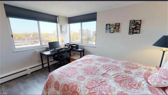 Foto del edificio - 11811 Lake Ave