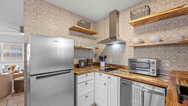 Building Photo - 209 Angelfish Ave.