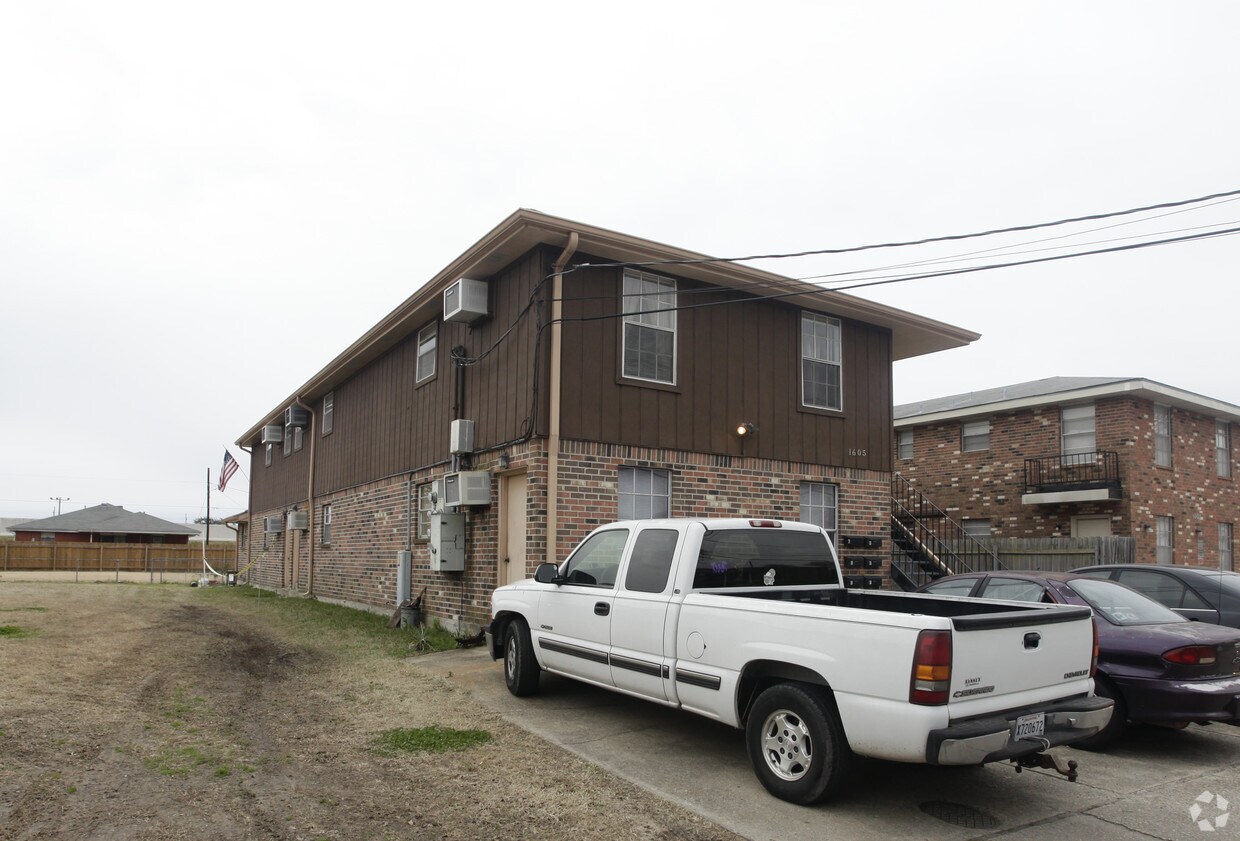 Foto del edificio - 1605 Lake Ave