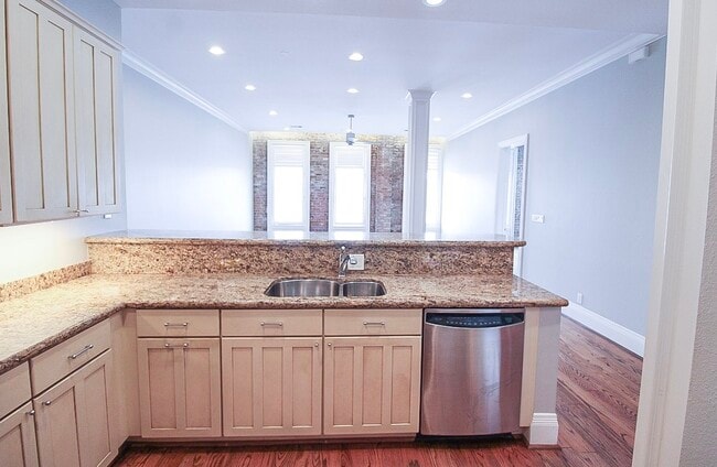 Building Photo - 2207 Postoffice St