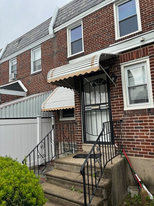 Primary Photo - Newly Renovated 3BR 2 1/2 Bathroom House F...