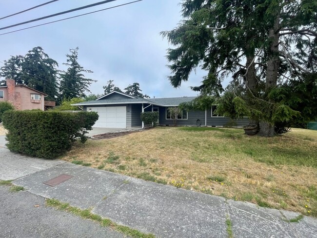 Building Photo - ***PENDING APPLICATION***Convenient 3-Bedroom Home Near NAS Whidbey Island with Garage Parking