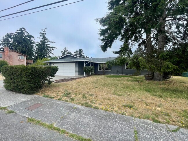 Foto del edificio - ***PENDING APPLICATION***Convenient 3-Bedroom Home Near NAS Whidbey Island with Garage Parking