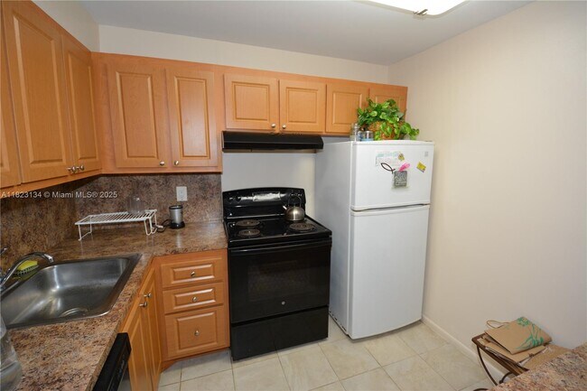 Foto del edificio - 6500 Cypress Rd