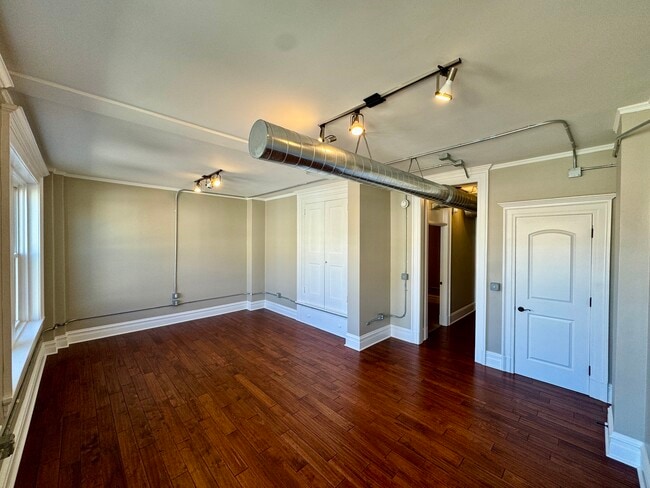 Building Photo - 92 S Main St