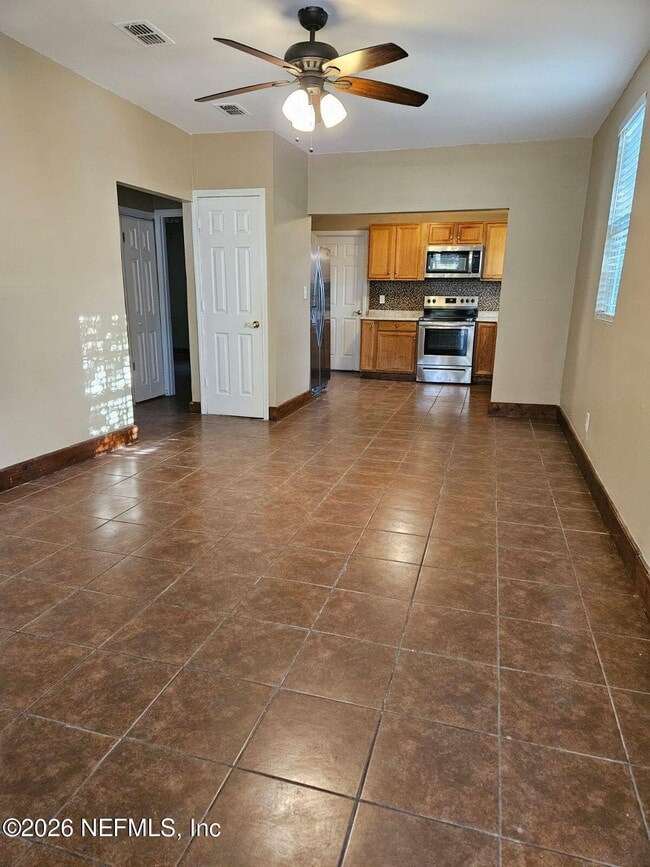 Foto del edificio - 848 Crestwood St