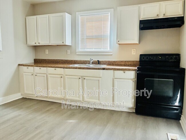 Foto del edificio - 2716 Mayfair Ave