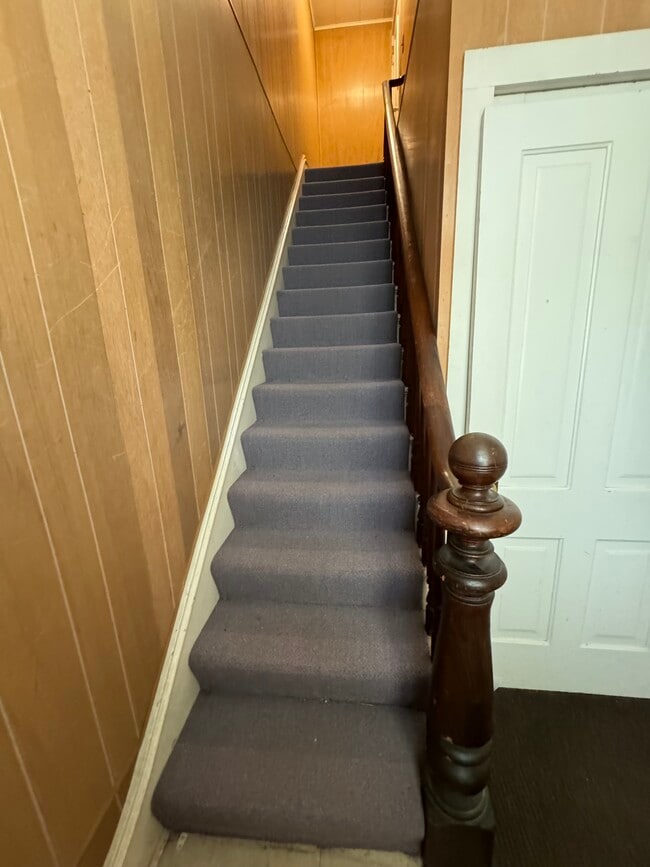 Upstairs - 103 8th St E