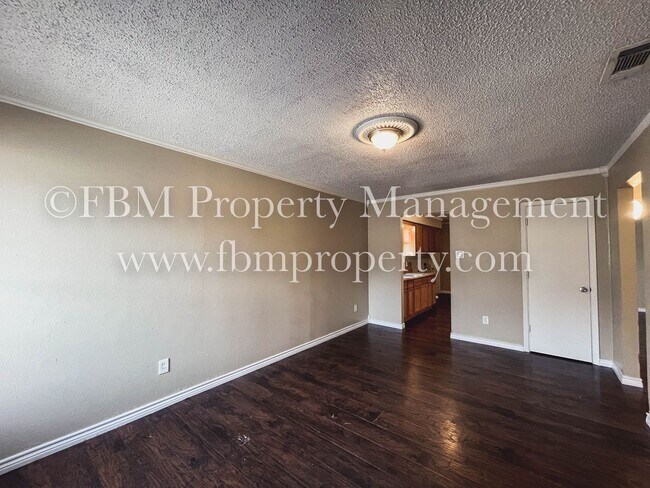 Building Photo - Gaines 1013 / Brown - EG