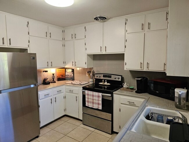 Foto del edificio - Charming Duplex Unit In Franklin Park