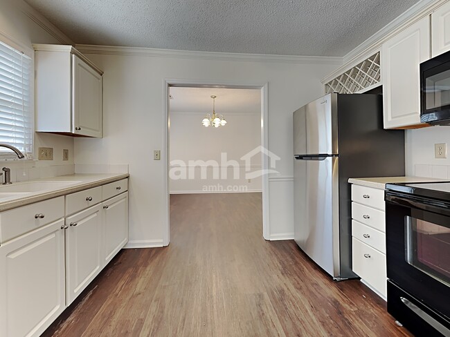 Building Photo - 3234 Sparrowhawk Dr