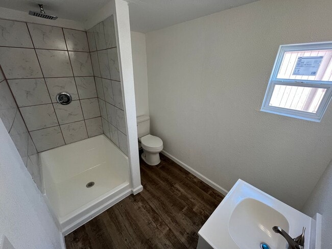 Building Photo - 3641