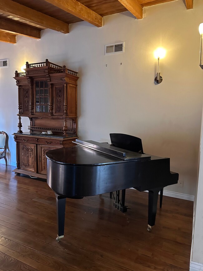 Living Room (furniture seen optional) - 15710 Dickens St