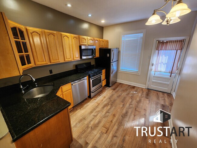 Building Photo - 3 bedroom house in Roxborough-Manayunk